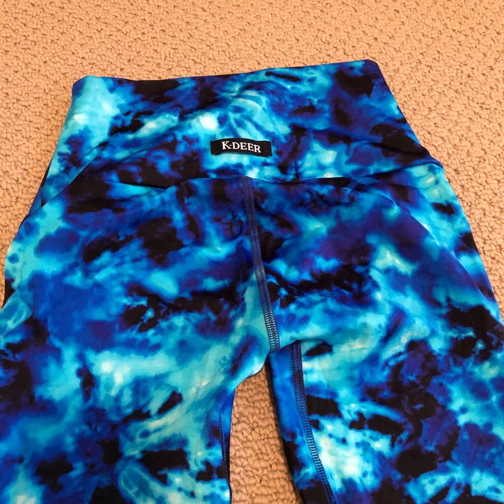 K deer workout leggings. Size small